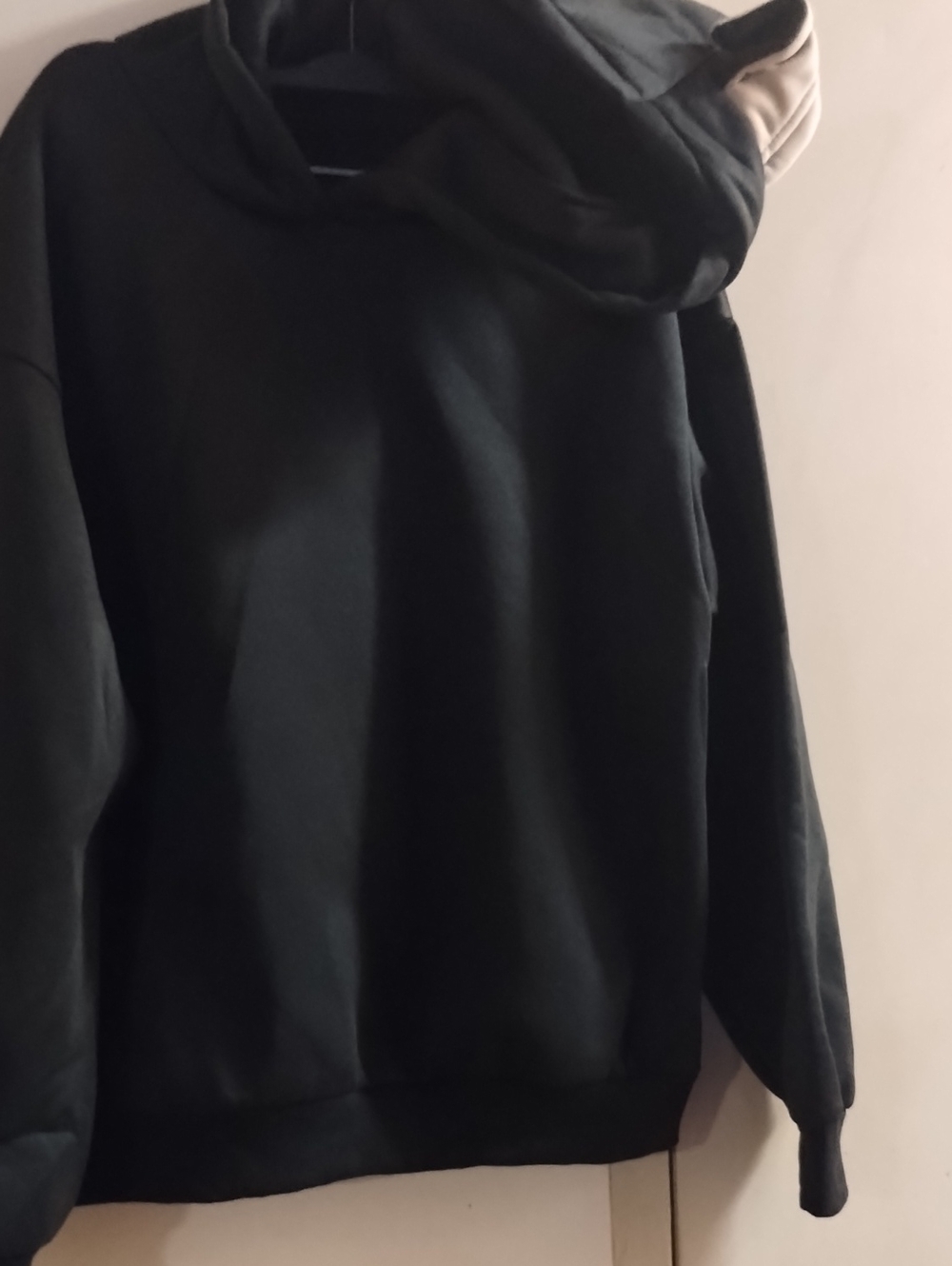Basic Black Hooded Sweatshirt